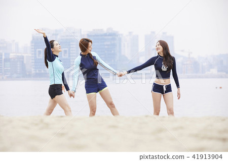 Summer vacation, vacation, friends, young woman Summer vacation, vacation, friends, young woman 41913904