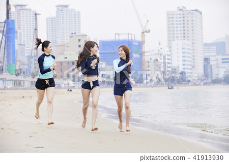 Summer vacation, vacation, friends, young woman Summer vacation, vacation, friends, young woman 41913930