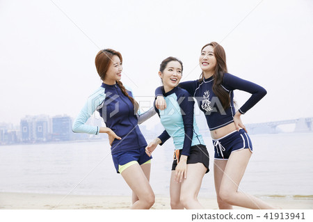 Summer vacation, vacation, friends, young woman Summer vacation, vacation, friends, young woman 41913941