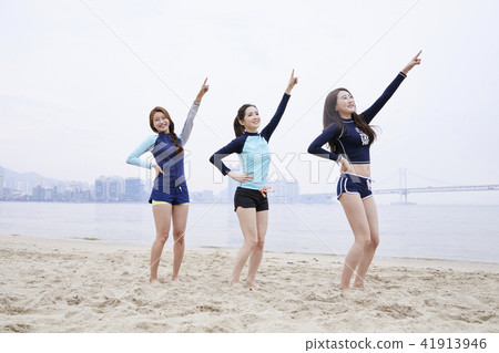 Summer vacation, vacation, friends, young woman Summer vacation, vacation, friends, young woman 41913946