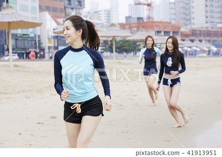 Summer vacation, vacation, friends, young woman Summer vacation, vacation, friends, young woman 41913951