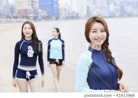 Summer vacation, vacation, friends, young woman Summer vacation, vacation, friends, young woman 41913966