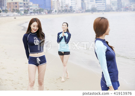Summer vacation, vacation, friends, young woman Summer vacation, vacation, friends, young woman 41913976