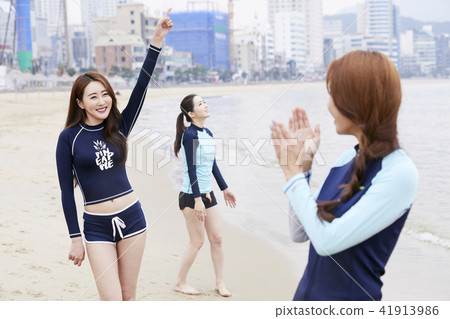 Summer vacation, vacation, friends, young woman Summer vacation, vacation, friends, young woman 41913986