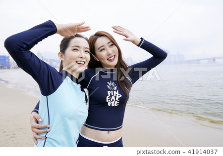 Summer vacation, vacation, friends, young woman Summer vacation, vacation, friends, young woman 41914037