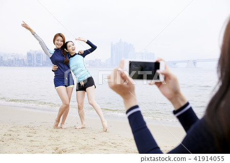 Summer vacation, vacation, friends, young woman 41914055