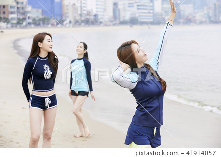 Summer vacation, vacation, friends, young woman 41914057