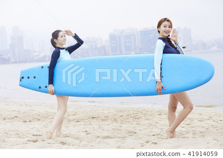 Summer vacation, vacation, friends, young woman 41914059