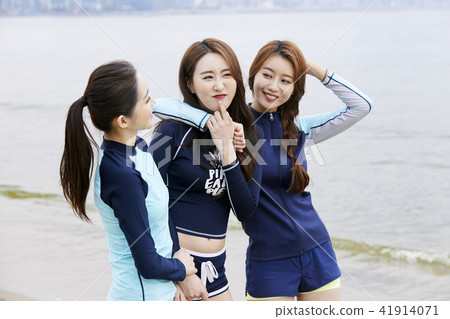 Summer vacation, vacation, friends, young woman Summer vacation, vacation, friends, young woman 41914071