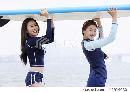 Summer vacation, vacation, friends, young woman 41914080