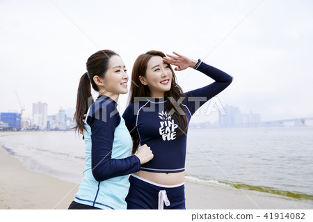 Summer vacation, vacation, friends, young woman 41914082