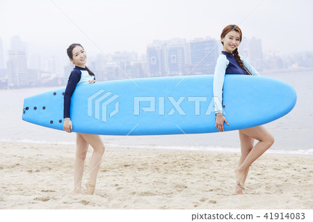 Summer vacation, vacation, friends, young woman Summer vacation, vacation, friends, young woman 41914083