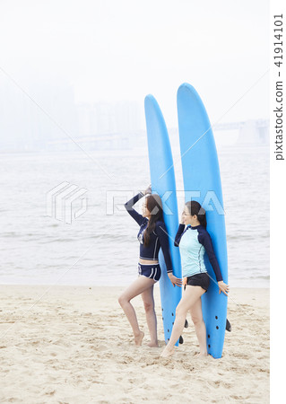 Summer vacation, vacation, friends, young woman Summer vacation, vacation, friends, young woman 41914101