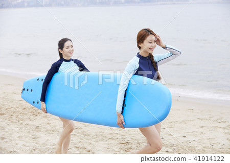 Summer vacation, vacation, friends, young woman 41914122