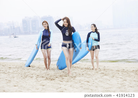 Summer vacation, vacation, friends, young woman Summer vacation, vacation, friends, young woman 41914123