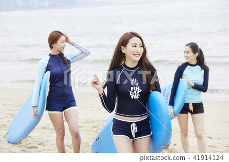 Summer vacation, vacation, friends, young woman Summer vacation, vacation, friends, young woman 41914124