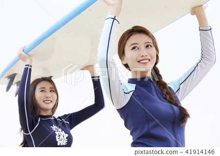 Summer vacation, vacation, friends, young woman Summer vacation, vacation, friends, young woman 41914146