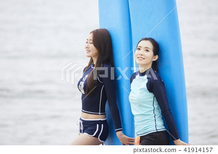 Summer vacation, vacation, friends, young woman 41914157