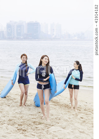 Summer vacation, vacation, friends, young woman Summer vacation, vacation, friends, young woman 41914182