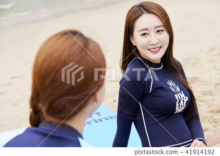 Summer vacation, vacation, friends, young woman 41914192