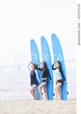 Summer vacation, vacation, friends, young woman Summer vacation, vacation, friends, young woman 41914193