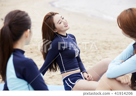 Summer vacation, vacation, friends, young woman Summer vacation, vacation, friends, young woman 41914206