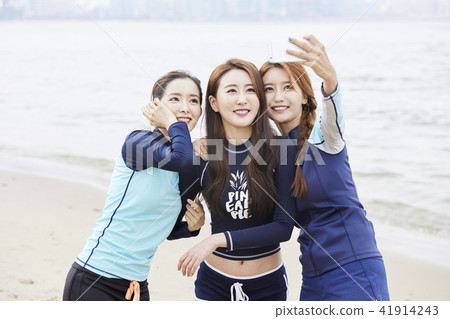 Summer vacation, vacation, friends, young woman Summer vacation, vacation, friends, young woman 41914243