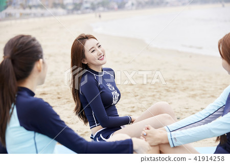 Summer vacation, vacation, friends, young woman 41914258