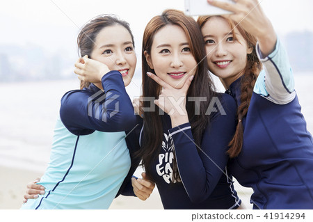 Summer vacation, vacation, friends, young woman Summer vacation, vacation, friends, young woman 41914294