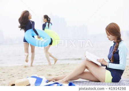 Summer vacation, vacation, friends, young woman Summer vacation, vacation, friends, young woman 41914298