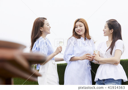 Party, friend, young woman Party, friend, young woman 41914363