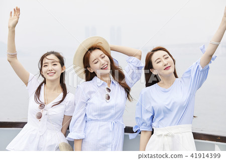 Summer vacation, travel, vacation, young woman 41914399