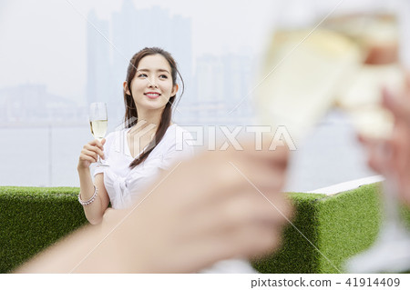Party, young woman 41914409