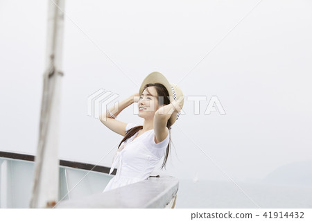 Summer vacation, travel, vacation, young woman 41914432