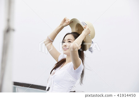 Summer vacation, travel, vacation, young woman Summer vacation, travel, vacation, young woman 41914450