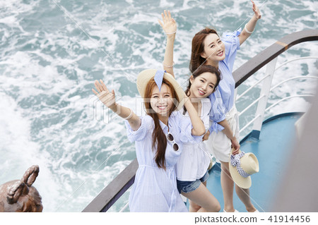 Summer vacation, travel, vacation, young woman Summer vacation, travel, vacation, young woman 41914456