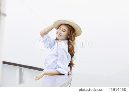 Summer vacation, travel, vacation, young woman 41914468