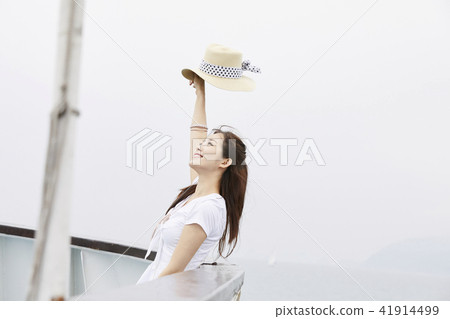 Summer vacation, travel, vacation, young woman Summer vacation, travel, vacation, young woman 41914499