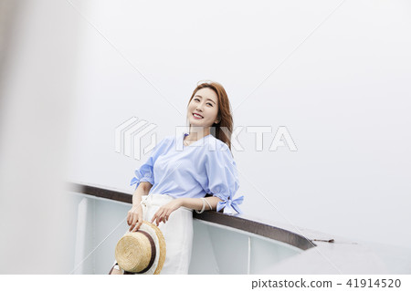 Summer vacation, travel, vacation, young woman Summer vacation, travel, vacation, young woman 41914520