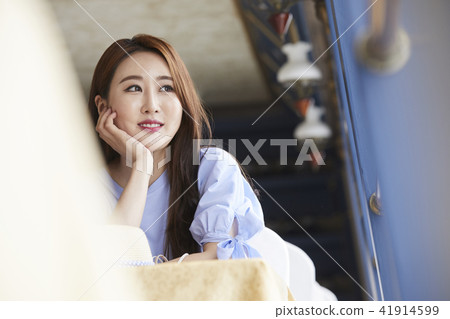 Summer vacation, travel, vacation, young woman Summer vacation, travel, vacation, young woman 41914599