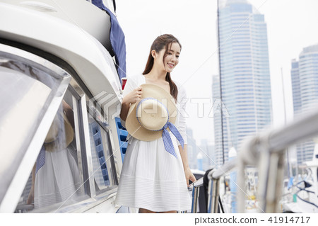 Summer vacation, vacation, friends, young woman Summer vacation, vacation, friends, young woman 41914717