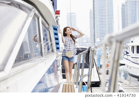 Summer vacation, vacation, friends, young woman 41914730