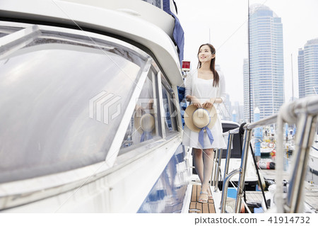 Summer vacation, vacation, friends, young woman Summer vacation, vacation, friends, young woman 41914732