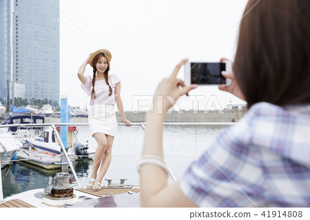 Summer vacation, vacation, friends, young woman 41914808