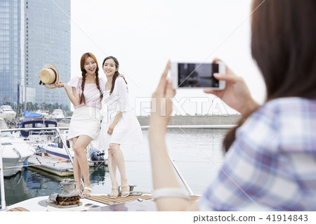 Summer vacation, vacation, friends, young woman Summer vacation, vacation, friends, young woman 41914843
