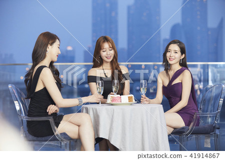 Party, friend, young woman 41914867