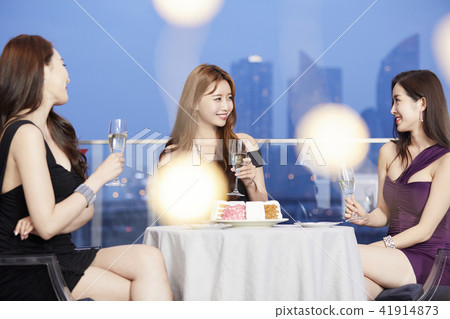 Party, friend, young woman 41914873