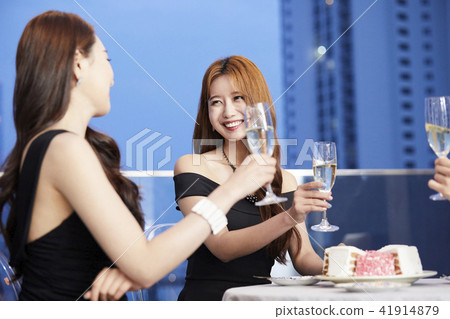 Party, friend, young woman 41914879