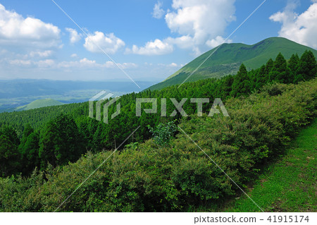 Kamisama Prefecture Aso City在Kusasato Kishima-dake Yonezuka Distant View附近 41915174