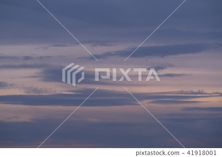 Cloud backdrop in the evening sky c 41918001